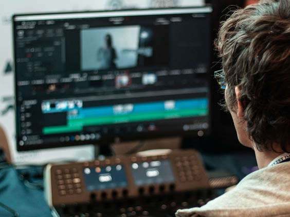 12 Best Freelance Jobs For Beginners With the Highest Paying - Photo Editor