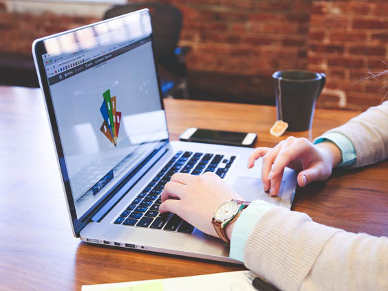 12 Best Freelance Jobs For Beginners With the Highest Paying - Web Designer
